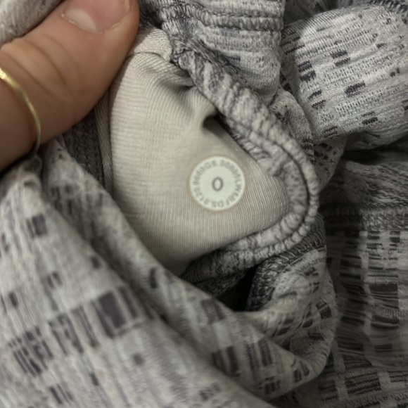 LULULEMON cropped 25” legging! - Picture 4 of 4